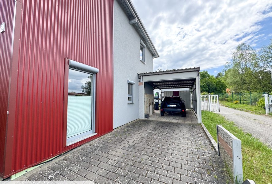 Einfahrt Wohnhaus/Carport