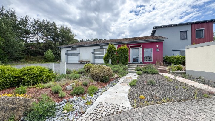 WOHNEN & ARBEITEN - Modernes EFH mit Werkstatthallen und Verkaufsfläche in 67688 Rodenbach