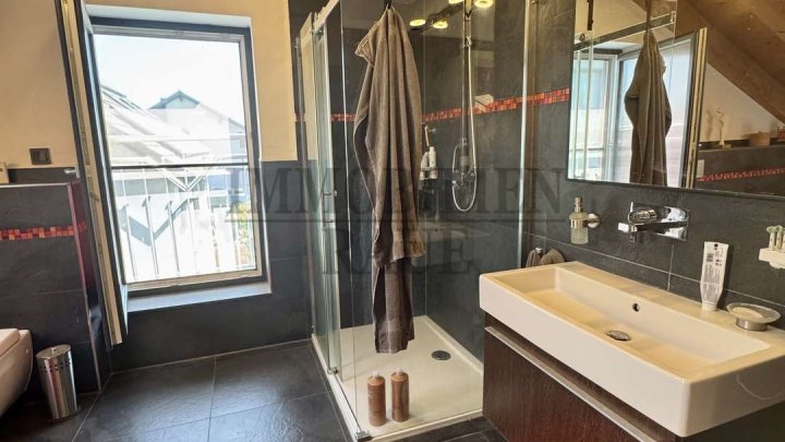 EXKLUSIVES 1 FAMILIENHAUS IN SACKGASSE MIT POOL, SAUNAHAUS UND PV-ANLAGE