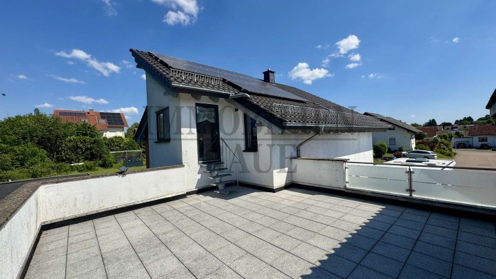 EXKLUSIVES 1 FAMILIENHAUS IN SACKGASSE MIT POOL, SAUNAHAUS UND PV-ANLAGE