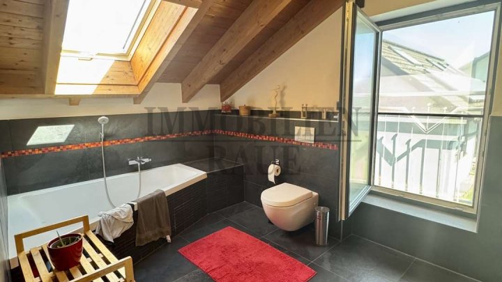 EXKLUSIVES 1 FAMILIENHAUS IN SACKGASSE MIT POOL, SAUNAHAUS UND PV-ANLAGE