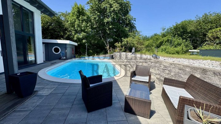 EXKLUSIVES 1 FAMILIENHAUS IN SACKGASSE MIT POOL, SAUNAHAUS UND PV-ANLAGE