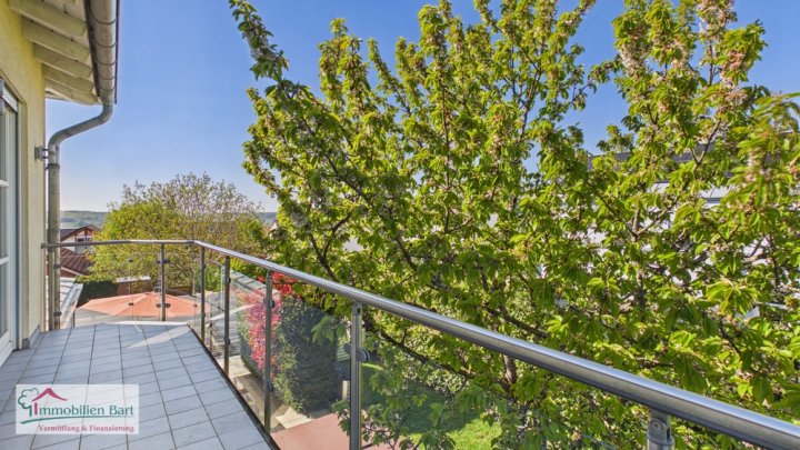 GRENZE L-SCHENGEN: 

SEHR GEPFLEGTES, ELEGANTES WOHNHAUS IN TOP-LAGE!
