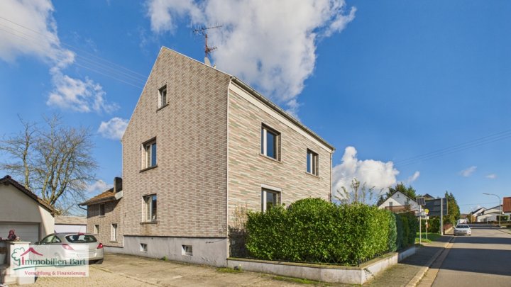 SOFORT VERFÜGBAR: WOHNHAUS + BAUGRUNDSTÜCK!