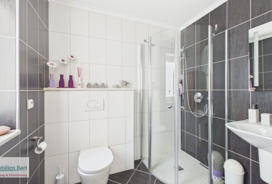 EG - Duschbad mit bodengleicher Dusche