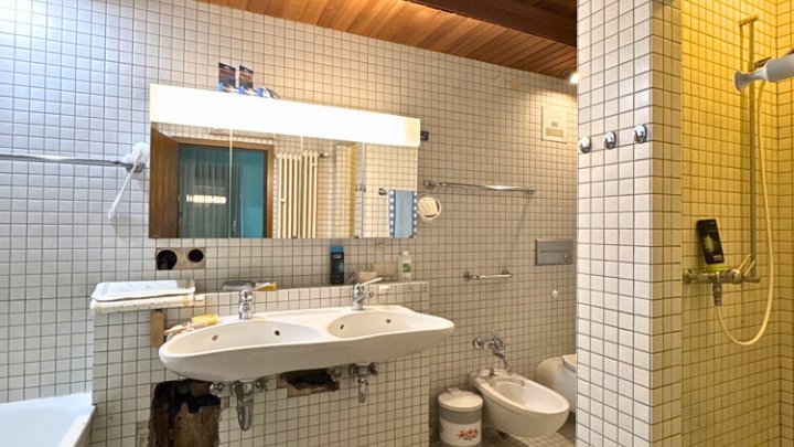 Einfamilienhaus mit ELW, tolles Grundstück mit Panoramablick über Saarbrücken