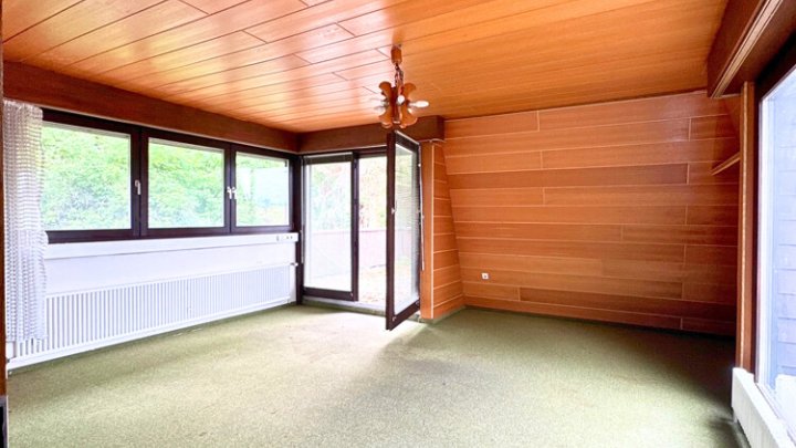 Einfamilienhaus mit ELW, tolles Grundstück mit Panoramablick über Saarbrücken