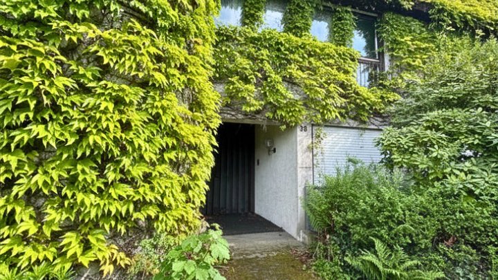 Einfamilienhaus mit ELW, tolles Grundstück mit Panoramablick über Saarbrücken