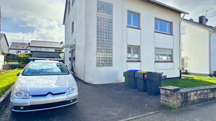 Freistehendes gepflegtes 2-3 FH mit Wintergarten, Garage, sofort verfügbar