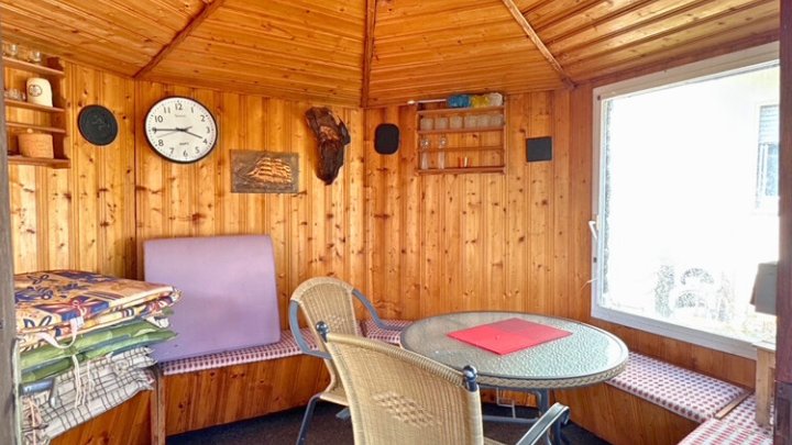 Freistehendes gepflegtes 2-3 FH mit Wintergarten, Garage, sofort verfügbar