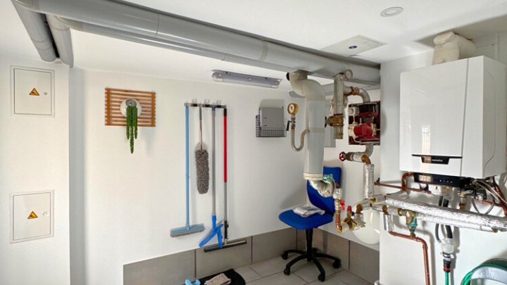 Freistehendes gepflegtes 2-3 FH mit Wintergarten, Garage, sofort verfügbar
