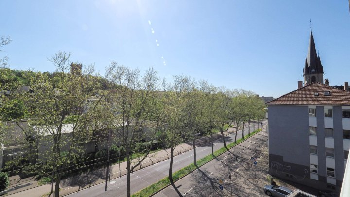 Schönes 2-Zimmer Apartment in Saarbrücken Innenstadt mit guter Belichtung/Einbauküche/Aufzug