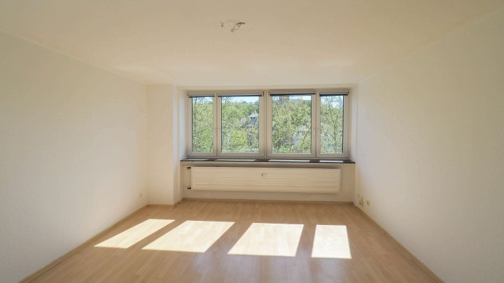 Schönes 2-Zimmer Apartment in Saarbrücken Innenstadt mit guter Belichtung/Einbauküche/Aufzug