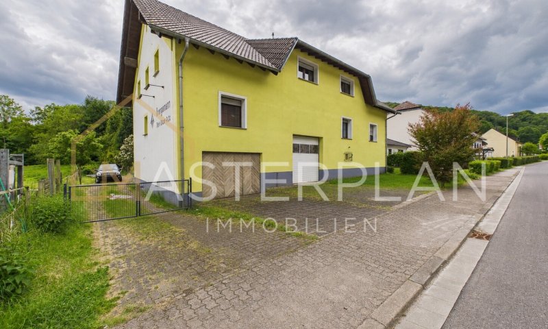 Freistehendes Einfamilienhaus mit großem Garten