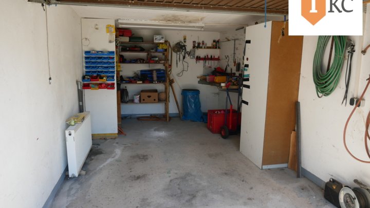 Großzügiges, gepflegtes  Doppelhaus mit großem Grundstück - Einziehen - Wohlfühlen !!