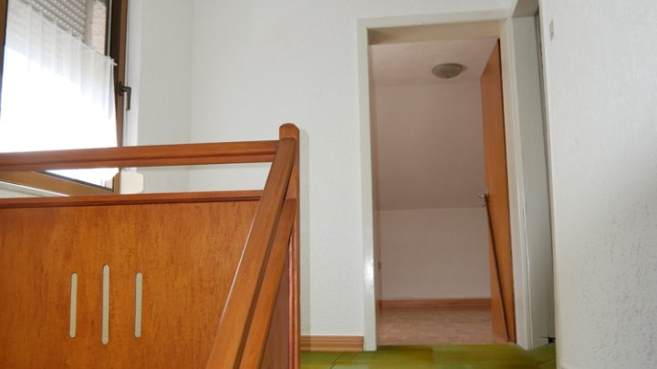 Großzügiges, gepflegtes  Doppelhaus mit großem Grundstück - Einziehen - Wohlfühlen !!