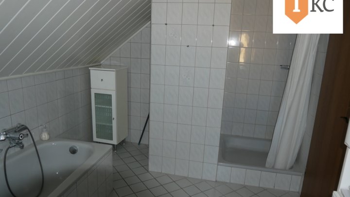 Großzügiges, gepflegtes  Doppelhaus mit großem Grundstück - Einziehen - Wohlfühlen !!