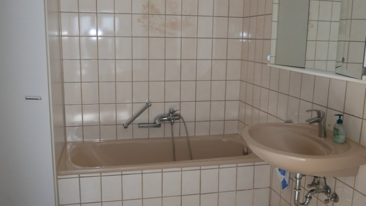 Großzügiges, gepflegtes  Doppelhaus mit großem Grundstück - Einziehen - Wohlfühlen !!