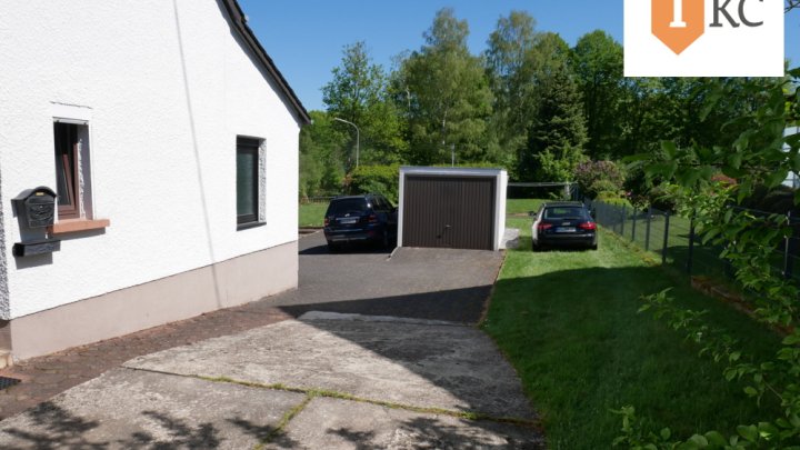 Großzügiges, gepflegtes  Doppelhaus mit großem Grundstück - Einziehen - Wohlfühlen !!