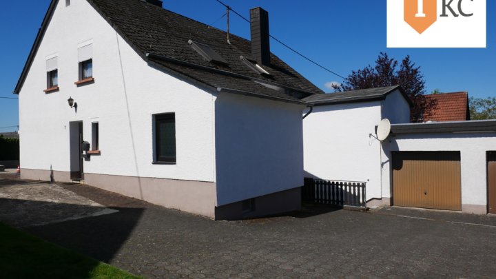 Großzügiges, gepflegtes  Doppelhaus mit großem Grundstück - Einziehen - Wohlfühlen !!