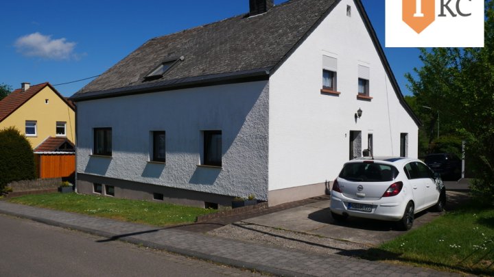 Großzügiges, gepflegtes  Doppelhaus mit großem Grundstück - Einziehen - Wohlfühlen !!