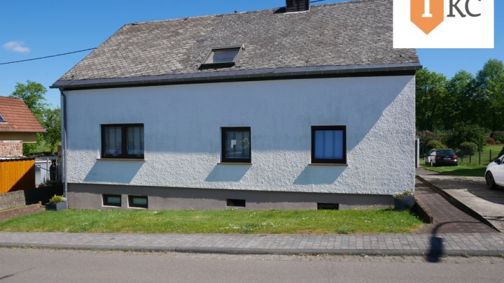 Großzügiges, gepflegtes  Doppelhaus mit großem Grundstück - Einziehen - Wohlfühlen !!