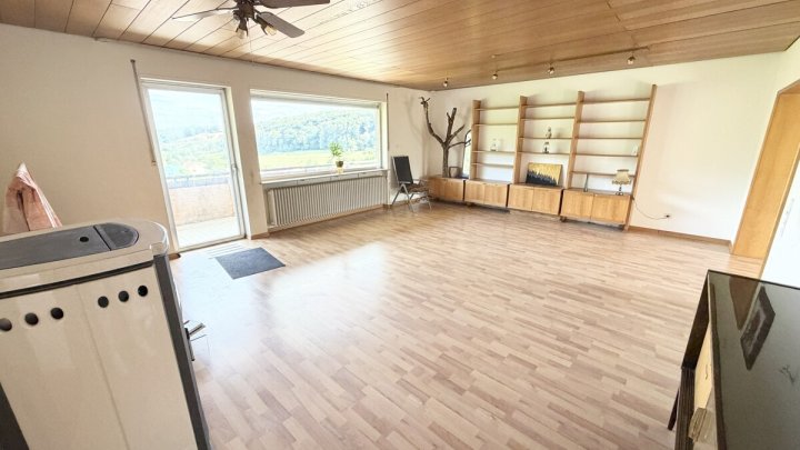 Großzügiges Einfamilienhaus mit Einliegerwohnung in begehrter Aussichtslage