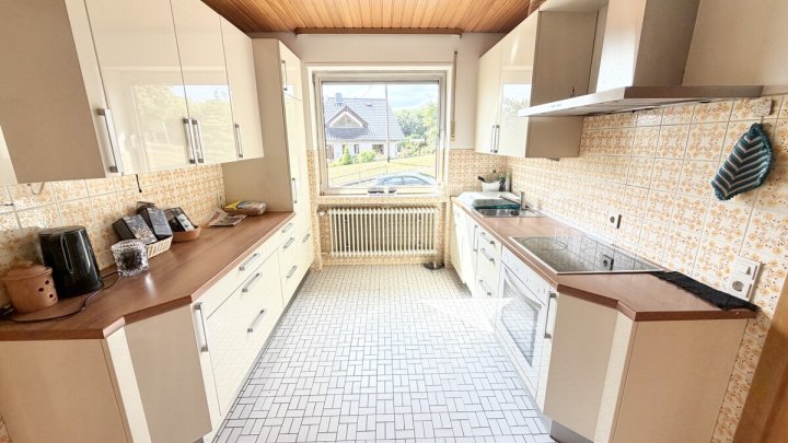Großzügiges Einfamilienhaus mit Einliegerwohnung in begehrter Aussichtslage