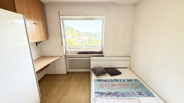 Großzügiges Einfamilienhaus mit Einliegerwohnung in begehrter Aussichtslage