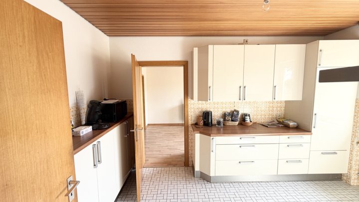 Großzügiges Einfamilienhaus mit Einliegerwohnung in begehrter Aussichtslage