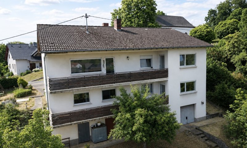 Großzügiges Einfamilienhaus mit Einliegerwohnung in begehrter Aussichtslage