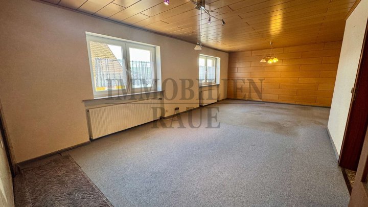 FAMILIENFREUNDLICHES, FREISTEHENDES 1 FAM.-HAUS MIT GARTEN UND 2 GARAGEN IN SULZBACH - SOFORT FREI