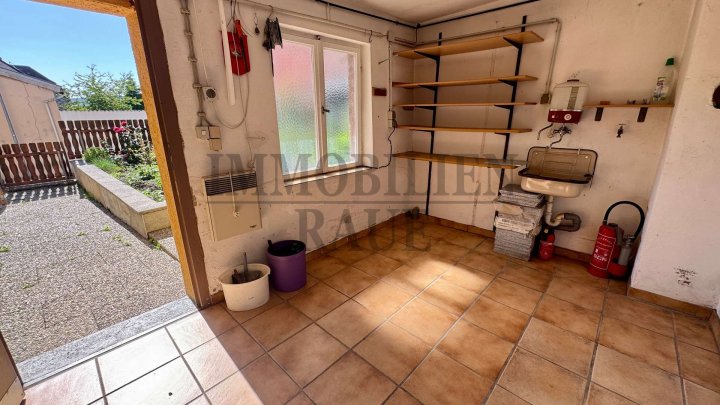 FAMILIENFREUNDLICHES, FREISTEHENDES 1 FAM.-HAUS MIT GARTEN UND 2 GARAGEN IN SULZBACH - SOFORT FREI