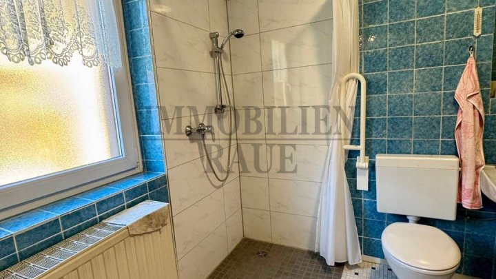 FAMILIENFREUNDLICHES, FREISTEHENDES 1 FAM.-HAUS MIT GARTEN UND 2 GARAGEN IN SULZBACH - SOFORT FREI