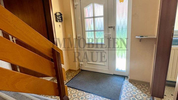FAMILIENFREUNDLICHES, FREISTEHENDES 1 FAM.-HAUS MIT GARTEN UND 2 GARAGEN IN SULZBACH - SOFORT FREI