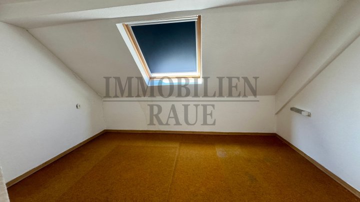 FAMILIENFREUNDLICHES, FREISTEHENDES 1 FAM.-HAUS MIT GARTEN UND 2 GARAGEN IN SULZBACH - SOFORT FREI