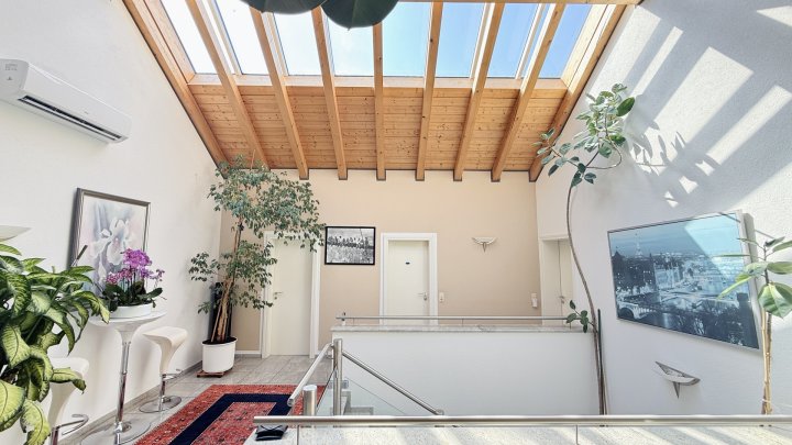 Exklusives u. großzügiges Anwesen mit Einliegerwohnung und luxuriösem Pool in Siersburg zu verkaufen