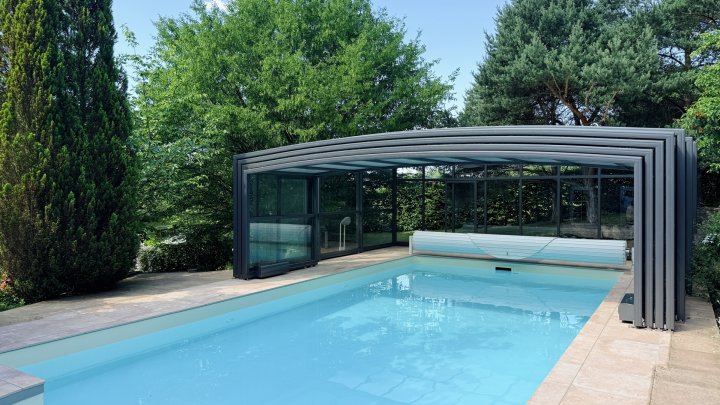 Exklusives u. großzügiges Anwesen mit Einliegerwohnung und luxuriösem Pool in Siersburg zu verkaufen