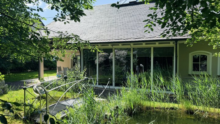 Exklusives u. großzügiges Anwesen mit Einliegerwohnung und luxuriösem Pool in Siersburg zu verkaufen