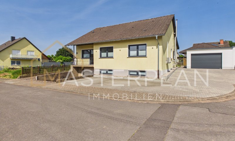 Stilvoll modernisiertes Einfamilienhaus mit Garten und vielseitigem Raumangebot