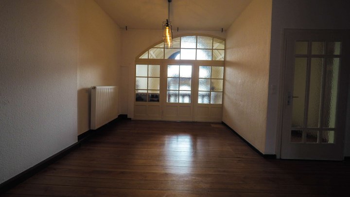 VILLA SCHWINN - Repräsentative 2,5-ZKB Altbauwohnung im DG mit EBK in ZW-City