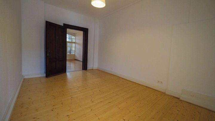 VILLA SCHWINN - Repräsentative 2,5-ZKB Altbauwohnung im DG mit EBK in ZW-City
