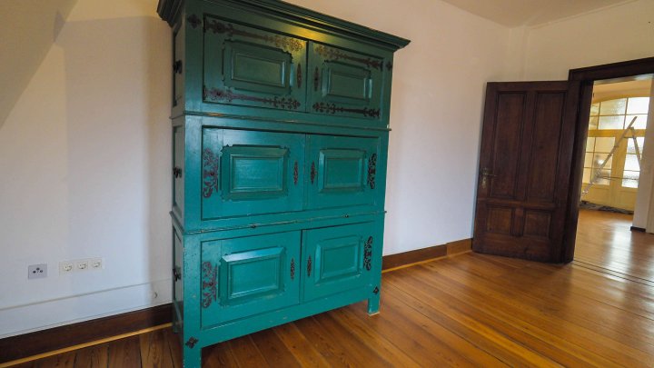 VILLA SCHWINN - Repräsentative 2,5-ZKB Altbauwohnung im DG mit EBK in ZW-City