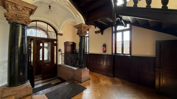 VILLA SCHWINN - Repräsentative 2,5-ZKB Altbauwohnung im DG mit EBK in ZW-City