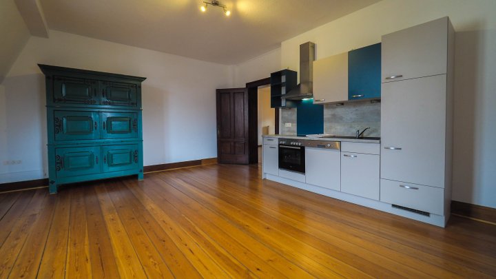 VILLA SCHWINN - Repräsentative 2,5-ZKB Altbauwohnung im DG mit EBK in ZW-City