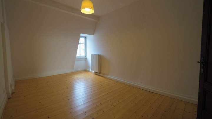VILLA SCHWINN - Repräsentative 2,5-ZKB Altbauwohnung im DG mit EBK in ZW-City