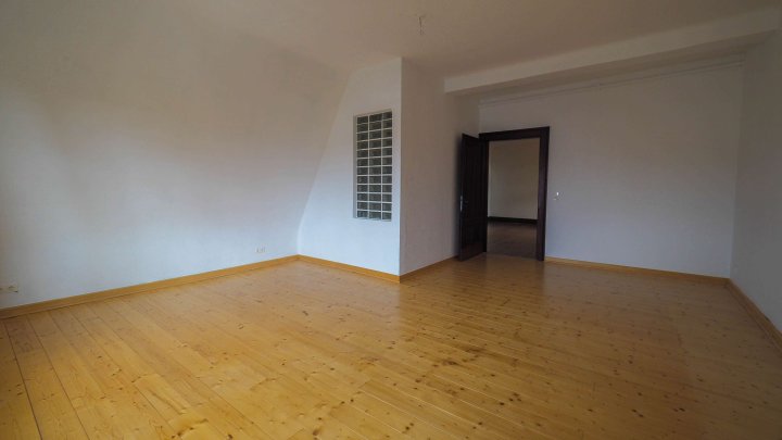 VILLA SCHWINN - Repräsentative 2,5-ZKB Altbauwohnung im DG mit EBK in ZW-City