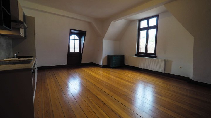 VILLA SCHWINN - Repräsentative 2,5-ZKB Altbauwohnung im DG mit EBK in ZW-City
