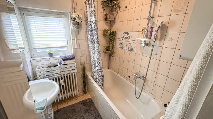 RUHIGE LAGE - Geräumige 3-ZKB Wohnung im EG mit Terrasse und Garage in ZW-City
