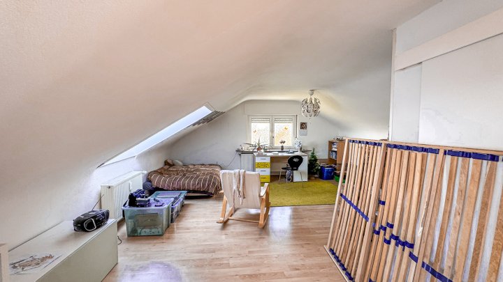 RUHIGE LAGE - Großzügige 1-ZKB Wohnung im Dachgeschoss in ZW-City